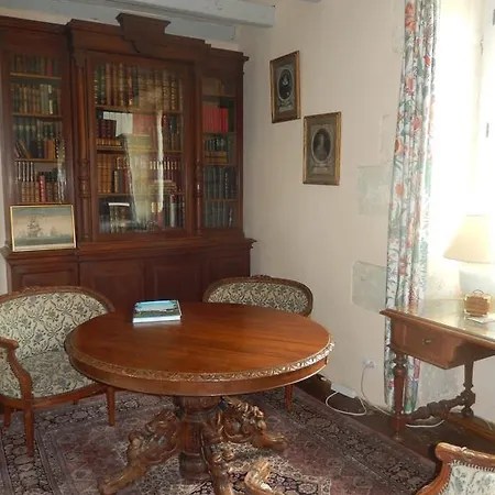 Domaine De Puyrousse Bed and breakfast
