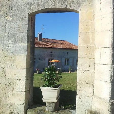 Domaine De Puyrousse Bed and breakfast