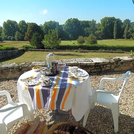 Domaine De Puyrousse Bed and breakfast