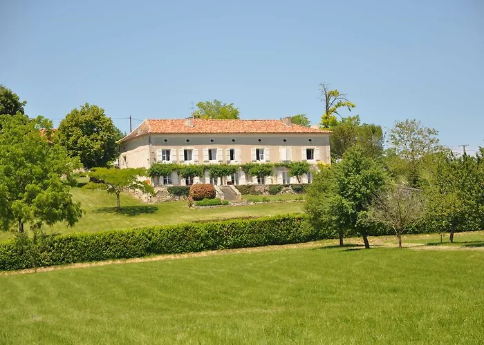 Domaine De Puyrousse Bed & Breakfast Ribérac
